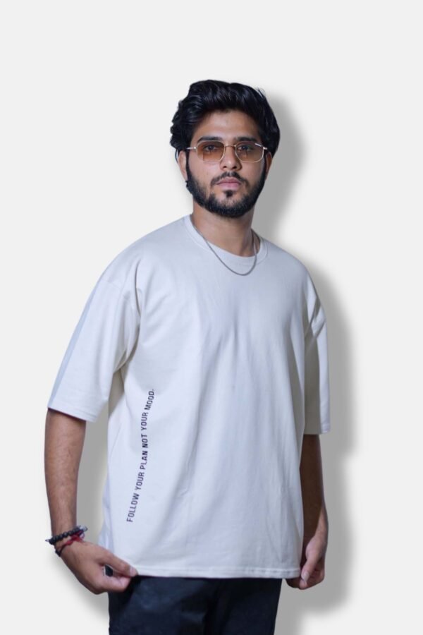 oversize t-shirt minimal oversize t-shirt model wearing oversize tshirt in simple pose minimal oversize clothing brand biege color oversize tshirt